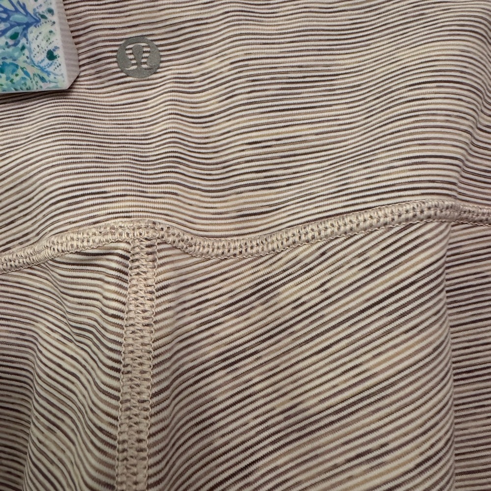 Lululemon Striped Activewear 27” leggings size 6 EUC